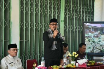 Komisi X DPR tinjau sekolah terdampak bencana di Padang Sumbar