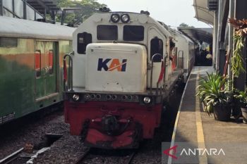 KAI operasikan KA Tambahan di Stasiun Malang imbas erupsi Gunung Anak Krakatau