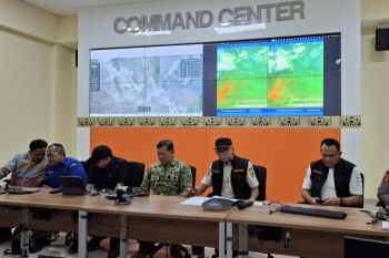 Erupsi GAK, kurangi aktivitas luar ruangan minimalkan dampak abu