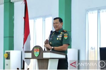 Warga Lampung diminta tetap tenang terkait erupsi Gunung Anak Krakatau