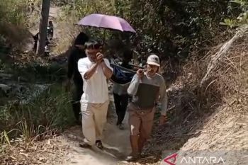 Buntut video viral pasien ditandu 10 KM, Pemkab genjot perbaikan jalan di Cianjur Selatan
