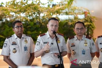 Foreigners affected by Krakatau eruption get emergency stay permits