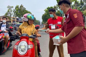 PMI Agam bagikan 10 ribu masker ke warga-pelajar cegah ISPA
