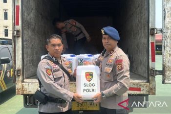 Polda Sumsel distribusikan 100 jerigen cairan X-Fire ke 11 Polres