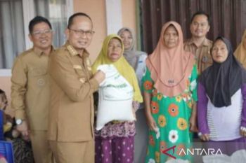Pemkab Bangka Tengah salurkan 51,36 ton beras kepada 1.712 KPM