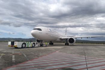 Sempat dialihkan ke Aceh akibat erupsi, 382 jamaah umrah diterbangkan ke Kertajati