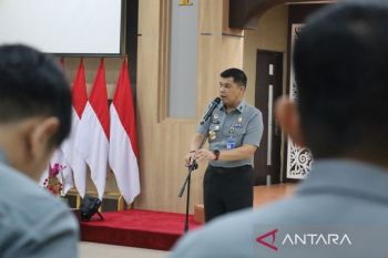 Pimpin apel pagi, Kakanwil beri penghargaan Pegawai Teladan