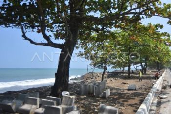 Pengembangan destinasi wisata unggulan Pantai Padang