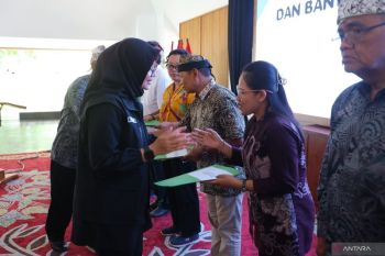 Ratusan guru rohani lintas agama di Banyuwangi menerima insentif