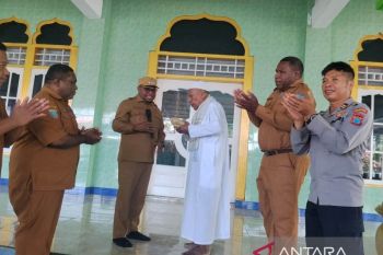 Pemkot Sorong bantu Rp100 juta rehabilitasi masjid di Pulau Doom