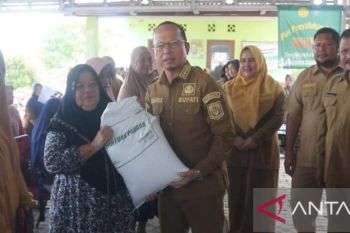 Pemkab Bangka Tengah salurkan 16,89 ton beras kepada 563 KPM