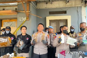 Polres Cimahi bongkar rumah kosong produsen tembakau sintetis senilai Rp15 miliar