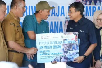 Pusri salurkan bantuan material bangunan bagi korban musibah kebakaran di Kelurahan 1 Ilir