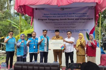 PLN salurkan TJSL Rp106,5 juta bagi pembudidaya ikan mas di Agam