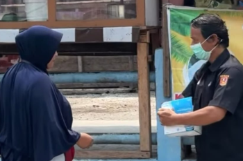 Pemkab Agam bagikan masker ke warga antisipasi ISPA