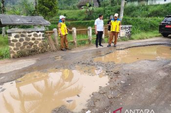 Siap-siap jalan mulus! Pemkab Sumedang kucurkan Rp10,2 miliar demi perbaikan jalan