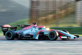 A2RL Sets New International Benchmark with Europe&rsquo;s First Five-Car Autonomous Race