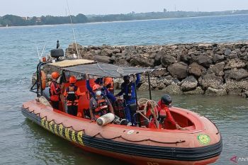 Search for missing journalists expands north of Mt Anak Krakatau