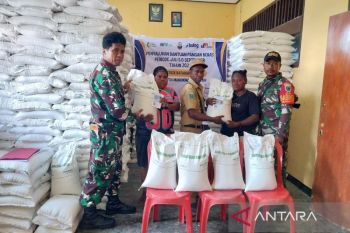 Bulog salurkan bantuan pangan 172,17 ton beras untuk 5.739 penerima di Mansel