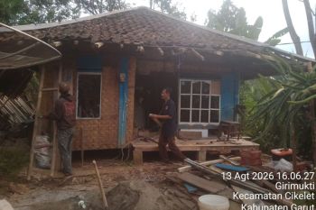 ASN Jabar renovasi 18 rumah tidak layak huni di Garut lewat Poe Ibu