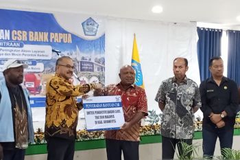 Bank Papua salurkan bansos ke Kabupaten Jayawijaya tingkatkan layanan publik