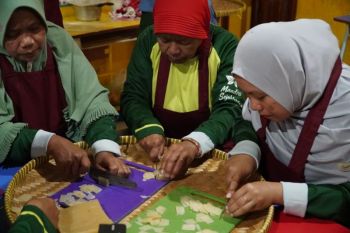 Hari Pelanggan Nasional, Srikandi PLN berdayakan perempuan lewat Women Support Women