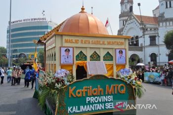 Kalsel tampilkan identitas budaya di pawai taaruf MTQ Nasional 2026