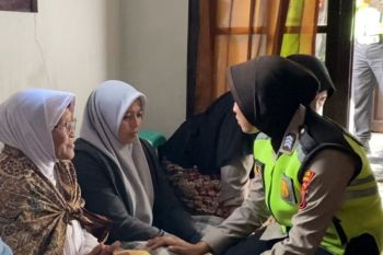 Polres Wonosobo memberi "trauma healing" bagi korban kebakaran di Tieng