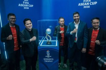 Trofi FIFA ASEAN Cup 2026 dipamerkan di Indonesia Sports Summit