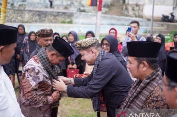 Bupati Solok Hadiri Pengukuhan Ketua KAN Sulit Air