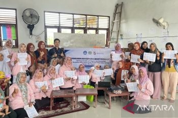 Tim PkM Unbrah dorong deteksi dini keputihan melalui skrining mandiri gunakan alat tes pH