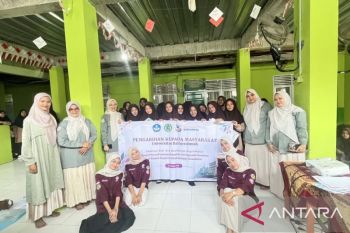 Tim PkM Unbrah edukasi santriwati cegah keputihan patologis melalui sanitasi diri dan kesehatan reproduksi