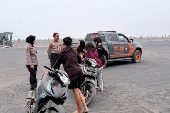 Polres Probolinggo patroli perketat larangan wisatawan masuk Bromo