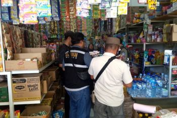 Satpol PP Mataram menyita 2.599 bungkus rokok ilegal