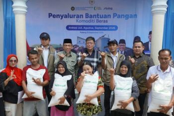 Bulog Sumbar salurkan 2.241 ton beras untuk 74.716 PBP di Padang
