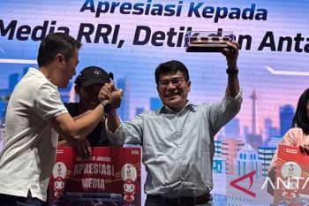 HUT Ke-3 LRT Jabodebek, LKBN ANTARA terima penghargaan media strategis