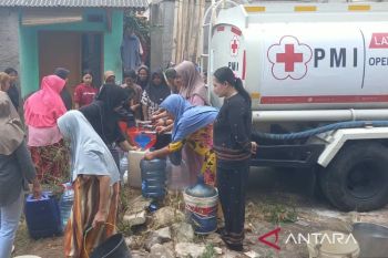 PMI Cianjur memastikan pendistribusian air bersih masih berjalan