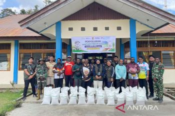 Bulog salurkan 259,02 ton beras bantuan pangan untuk 8.634 penerima di Pegaf