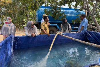 Anggota DPRD Babel Syarifah Amelia gandeng Perumdam Belitung distribusikan air bersih