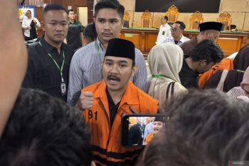 Kasus suap proyek Bekasi: Ade Kunang divonis 6 tahun penjara, Sang ayah kena 4 tahun