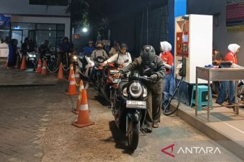 IESR sebut perkuat pasokan untuk atasi antrean BBM di daerah