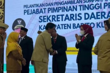 Ketua dan Sekretaris DPRD Batola hadiri pelantikan Sekdakab Selamat Riyanto