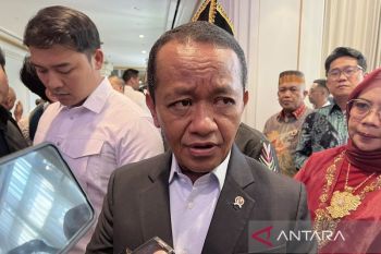 Bahlil sebut peralihan konsumsi dan penimbunan BBM sebabkan antrean