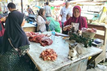 Mataram tata pedagang Pasar Kebon Roek optimalkan retribusi