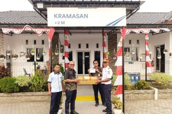 KAI Palembang bagikan 2.800 masker ke pekerja respons karhutla