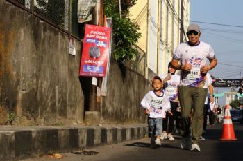 Tak minta digendong, pelari cilik tiga tahun tuntaskan Edu Fun Run FKIP UMS