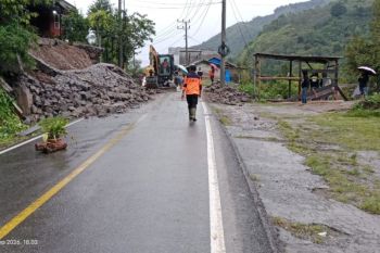 Jalan tertimbun longsor di Aceh Tengah Sudah bisa dilalui