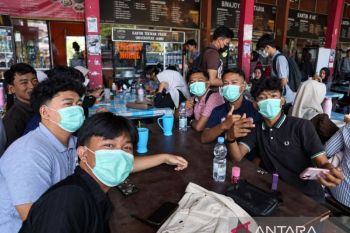 PT WKS bersama FH UNJA bagikan 6.000 masker kepada mahasiswa