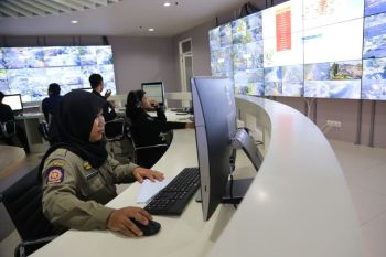 Pemkot Surabaya bekali "call taker" hadapi laporan psikologis