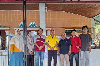 Dorong Masjid mandiri energi, Tim pengabdian UNP pasang PLTS Off-Grid di Masjid Nurul Wujud
